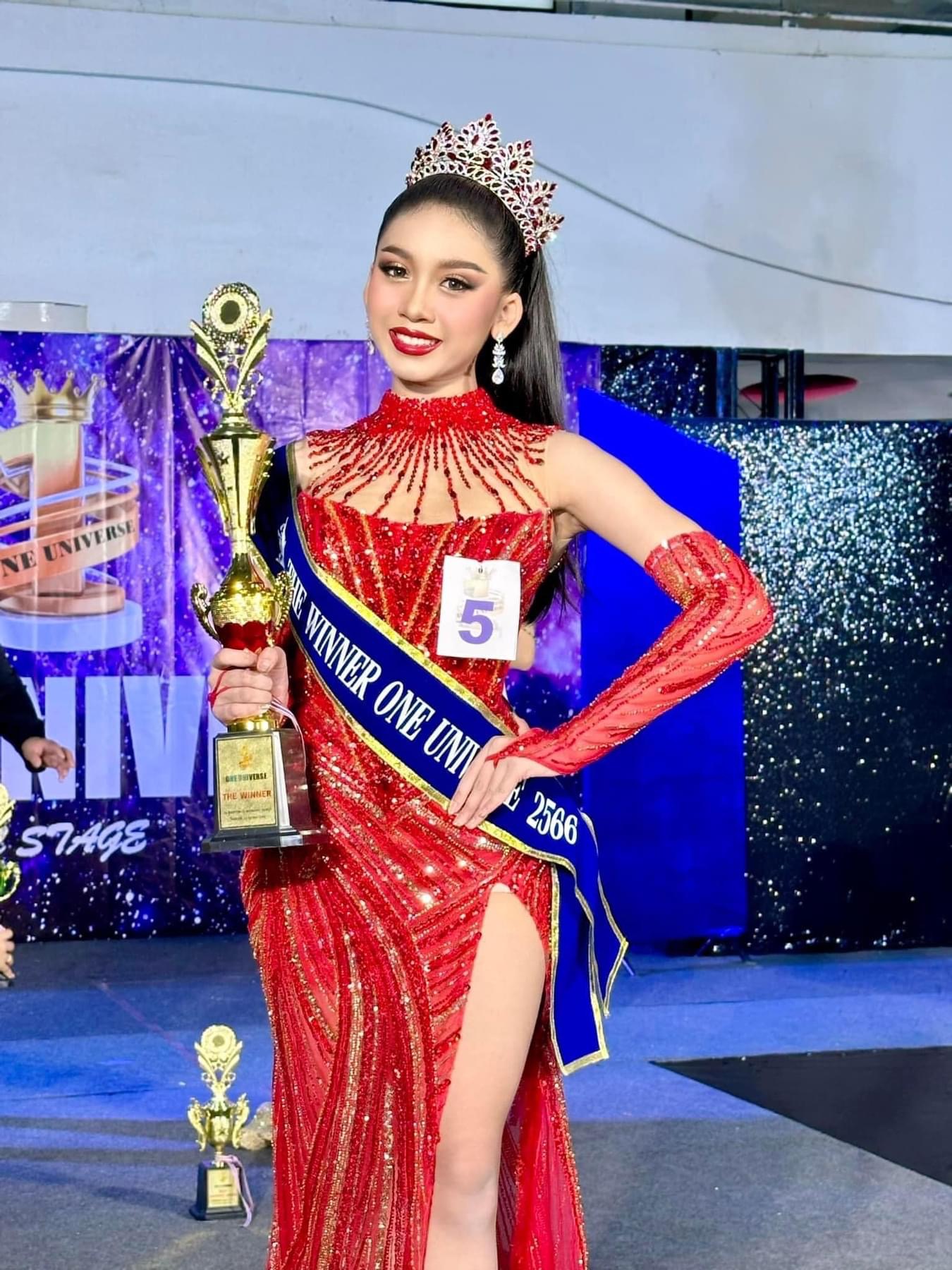 (พร้อมส่งจากไทย) มงกุฏ 095 สีแดง มงกุฎนางงาม มงกุฎเพชร มงกุฎประกวด สินค้าพร้อมส่ง ไม่ต้องรอนาน งานพรีเมี่ยม