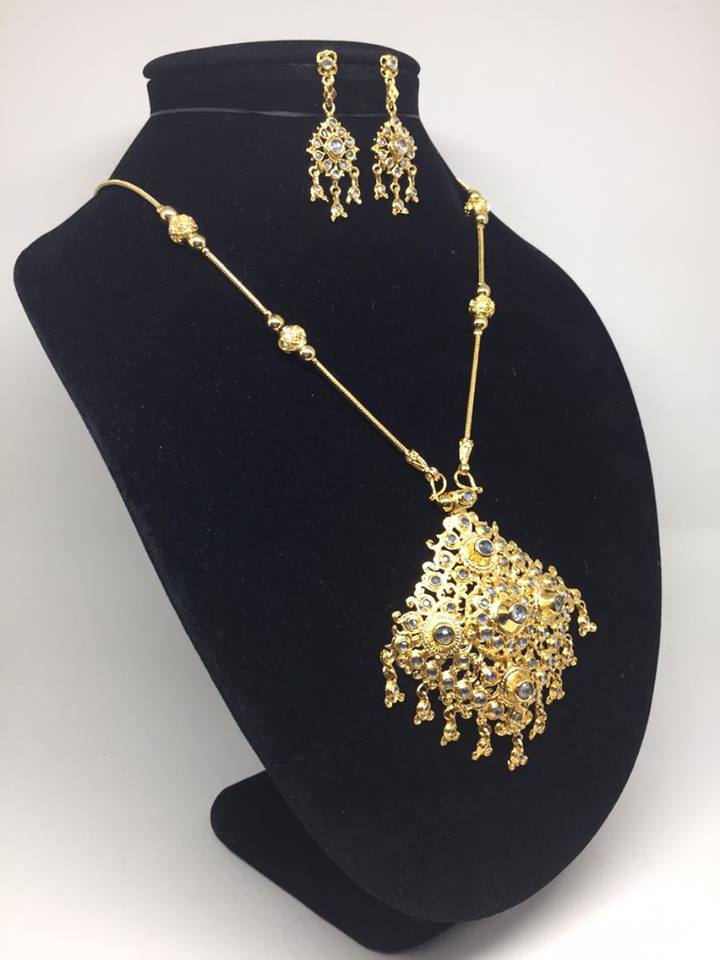 (พร้อมส่ง) เครื่องประดับไทยสร้อยคอ+ต่างหู 035