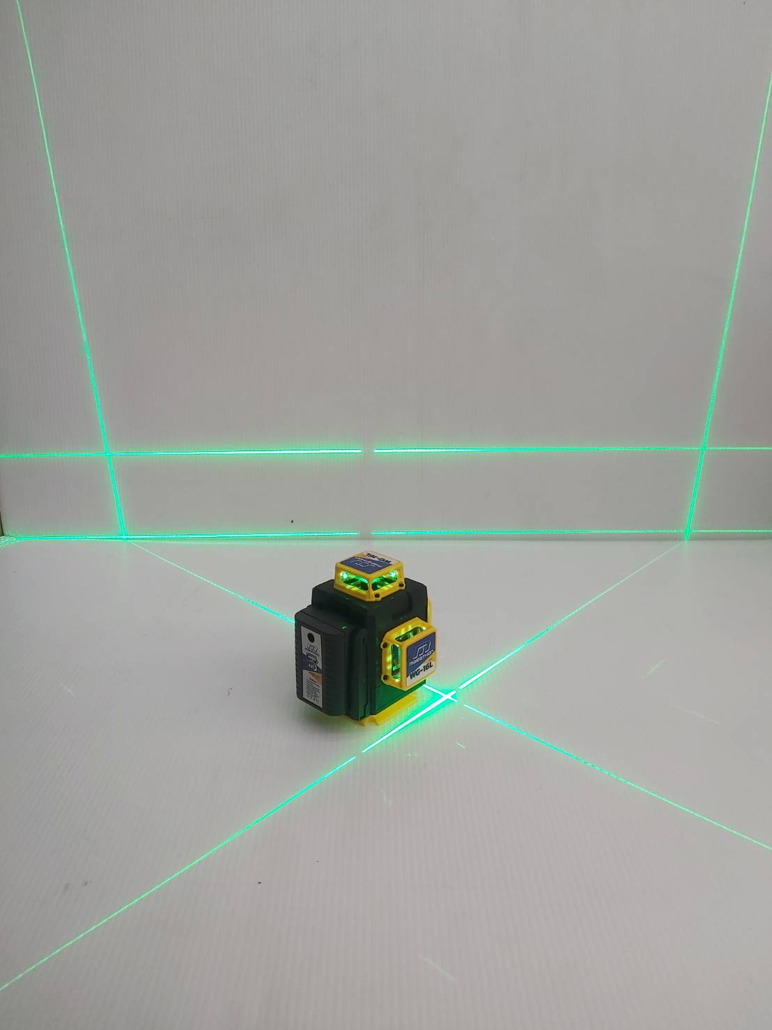 MARATHON WG-16L เครื่องวัดระดับเลเซอร์ แสงสีเขียว 16 เส้น (รวมขาตั้ง)