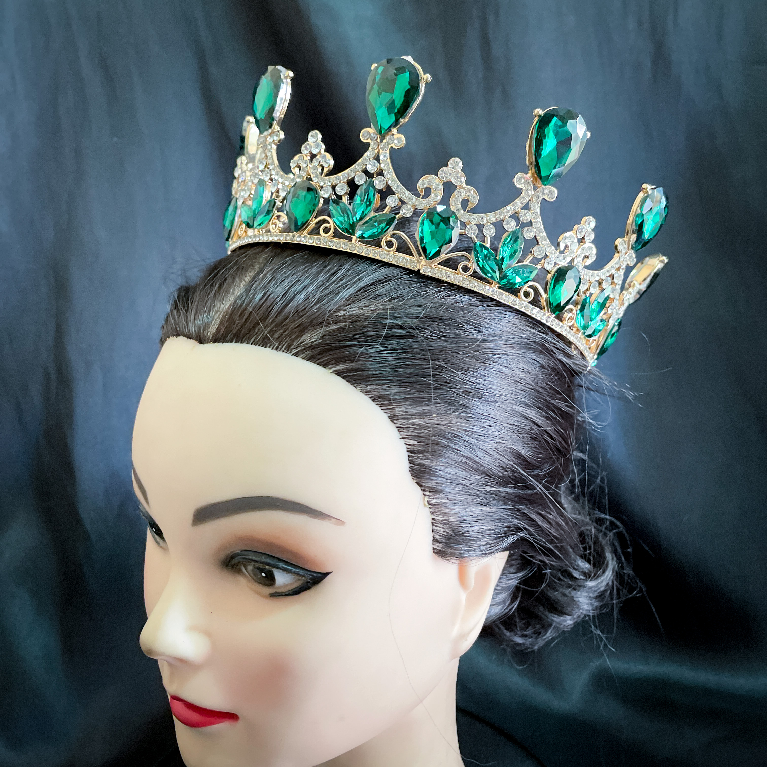 (พร้อมส่ง) มงกุฎ 039 สีเขียว มงกุฎนางงาม มงกุฎเจ้าหญิง งานสวย ปราณีต QCเพชรทุกเม็ด สินค้าพร้อมส่งจากไทย