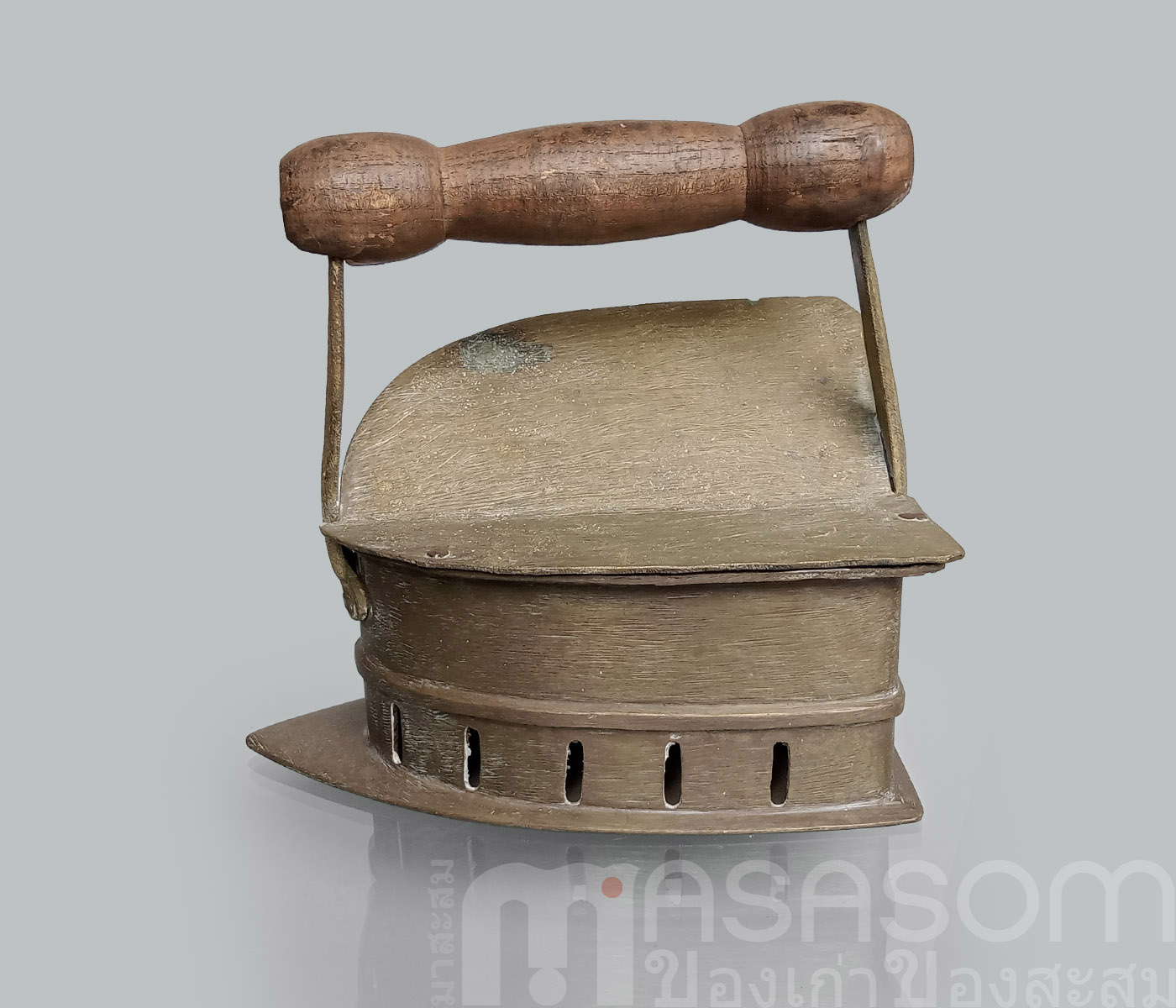 เตารีดทองเหลืองเก่ายุโรป