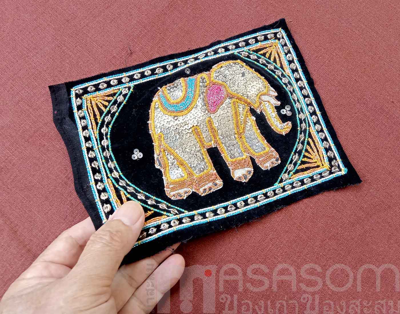 ผ้าปักรูปช้าง