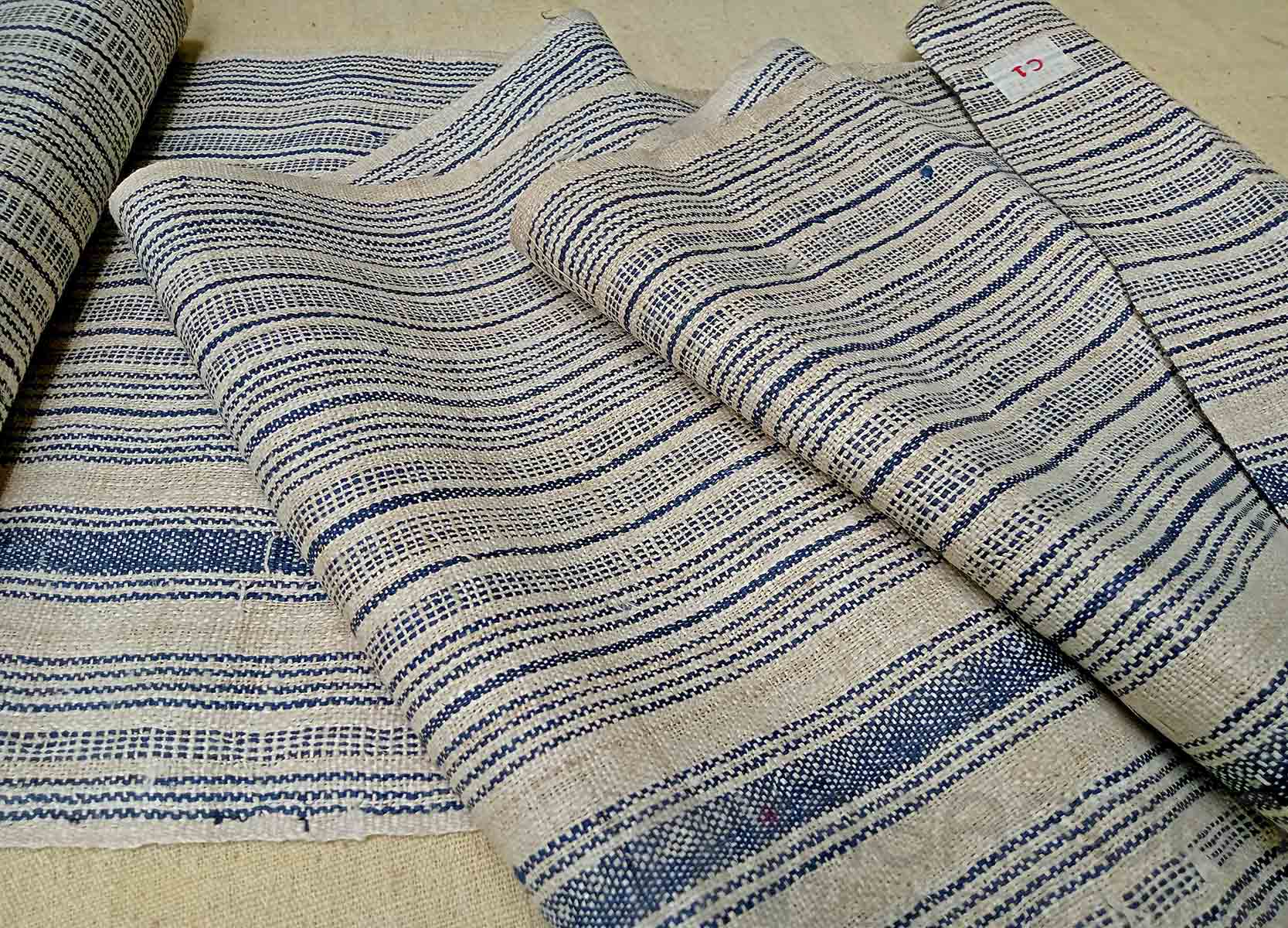 ผ้าใยกัญชงทอมือ