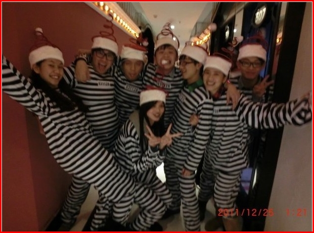 ชุดนักโทษ+โซ่ตรวน