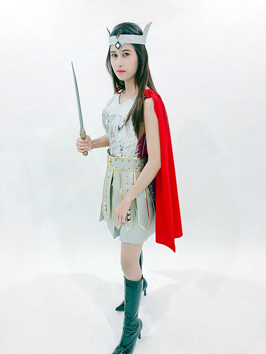 ชุดนักรบโรมันหญิงสีเงิน