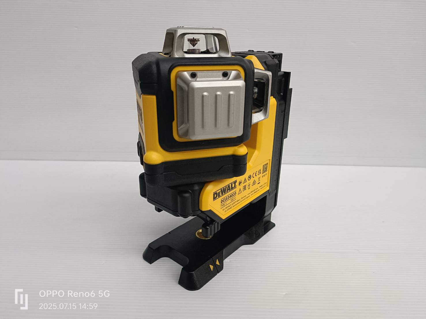 DEWALT รุ่น DCLE34035B-XJ เลเซอร์วัดระดับแบบ 3 เส้น 360 องศา 20V รุ่นรีโมทคอนโทรล