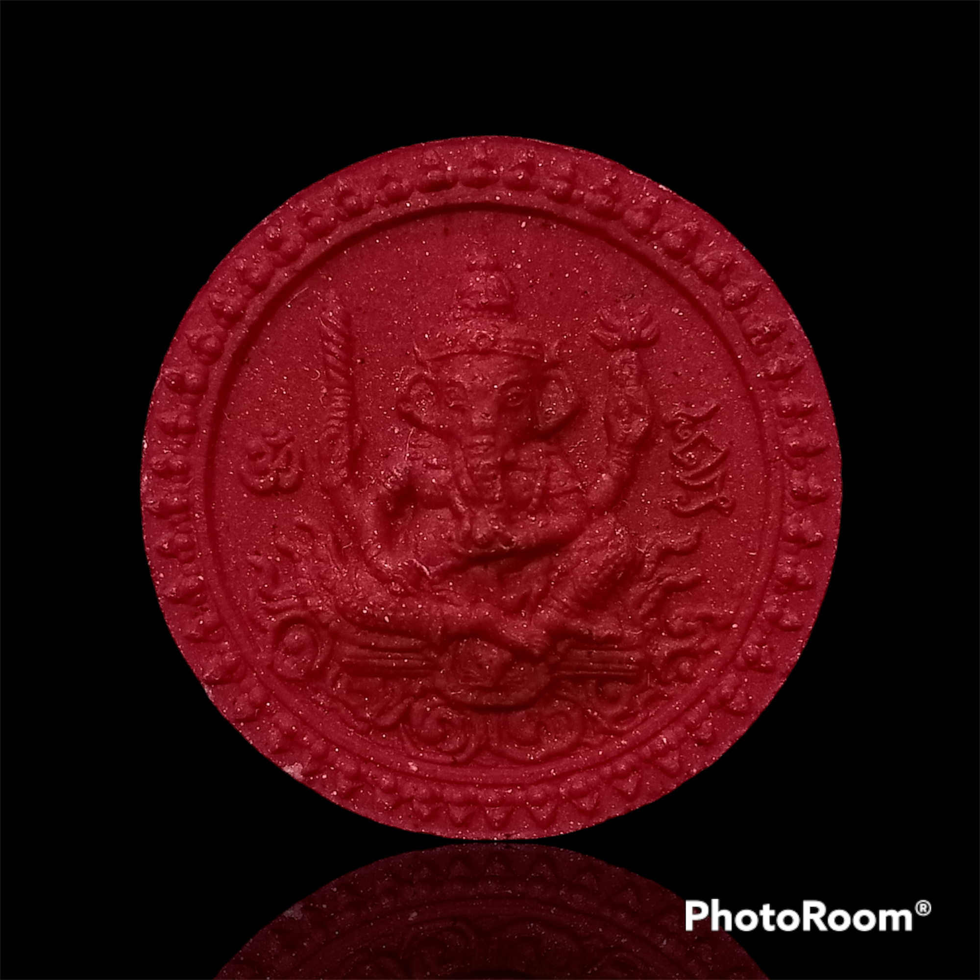พระพิฆเนศหลังพญาหนุมาน หลวงพ่อรักษ์ อนาลโย เนื้อผงแดง พร้อมใบฝอยจากวัด
