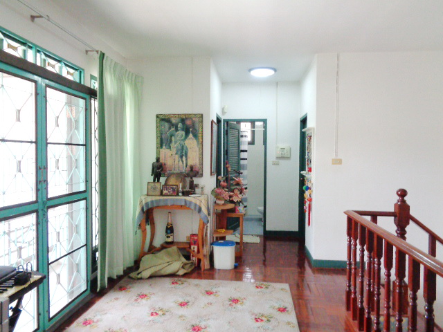 H1201 ขายบ้านเดี่ยว 50 ตร.วา หมู่บ้านวรารักษ์ อยู่ถนนเลียบคลองสอง ซอย27 ใกล้ซาฟารีเวิลด์ แชวงสามวาตะวันตก มีนบุรี ตกแต่งสวย พร้อมอยู่