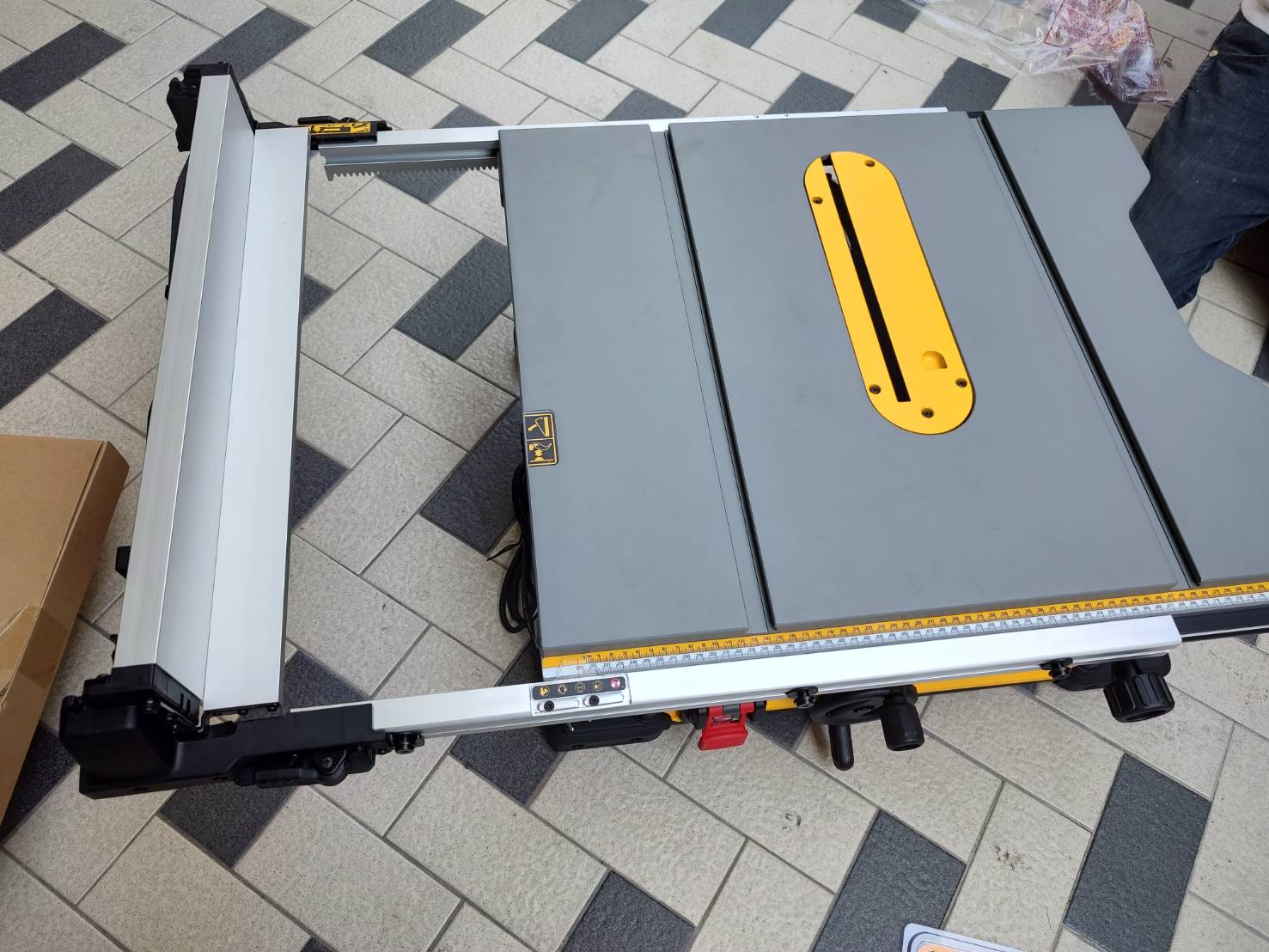 โต๊ะเลื่อยวงเดือน10" DWE7492A-IN DEWALT