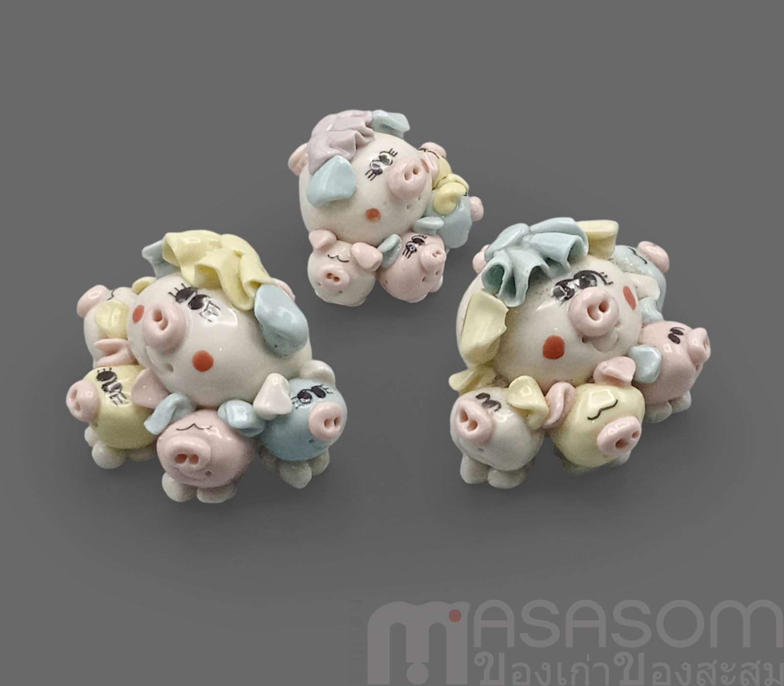 หมูครอบครัวเซรามิค