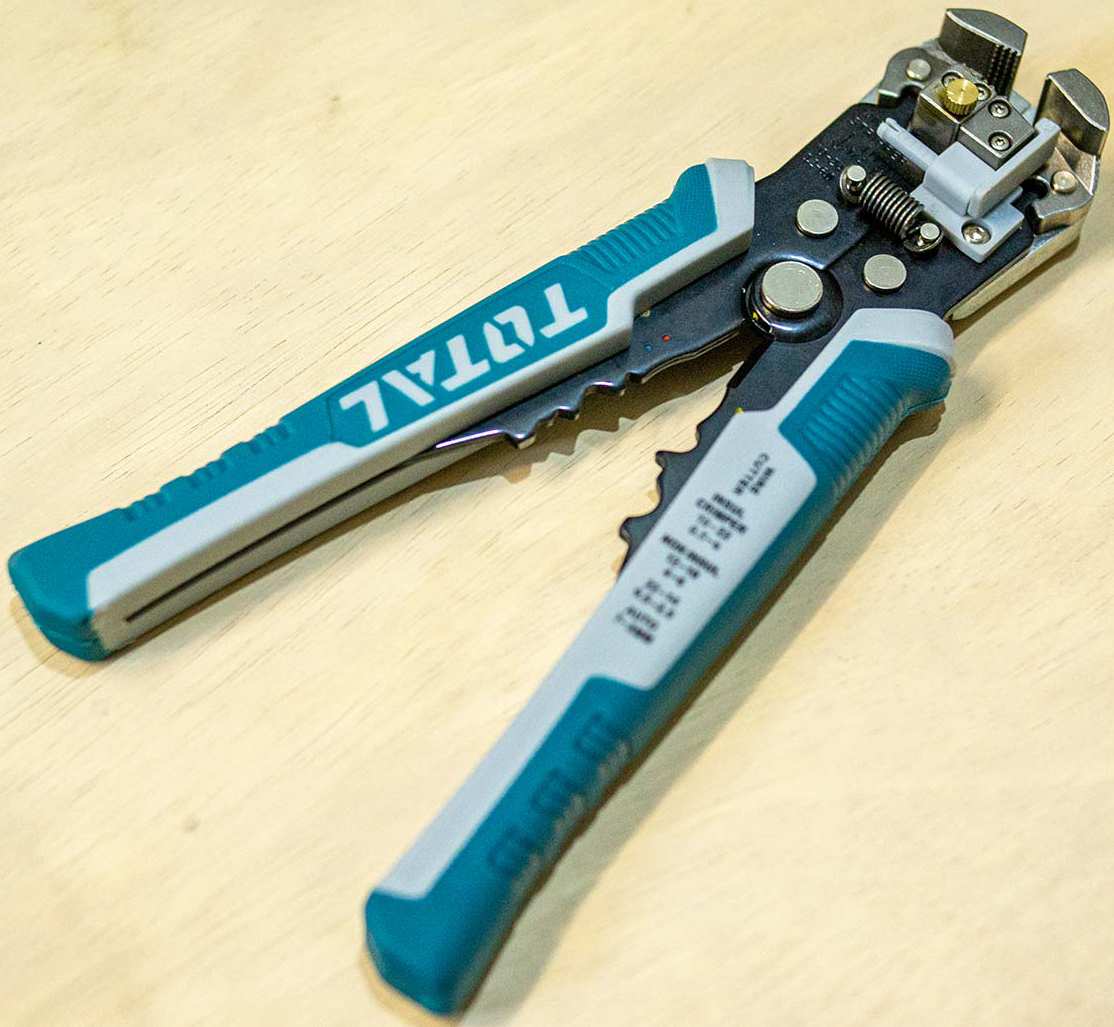 คีมปอกสายอัตโนมัติ ( ตัด ปอก ย้ำ ) รุ่น THT15246 Total