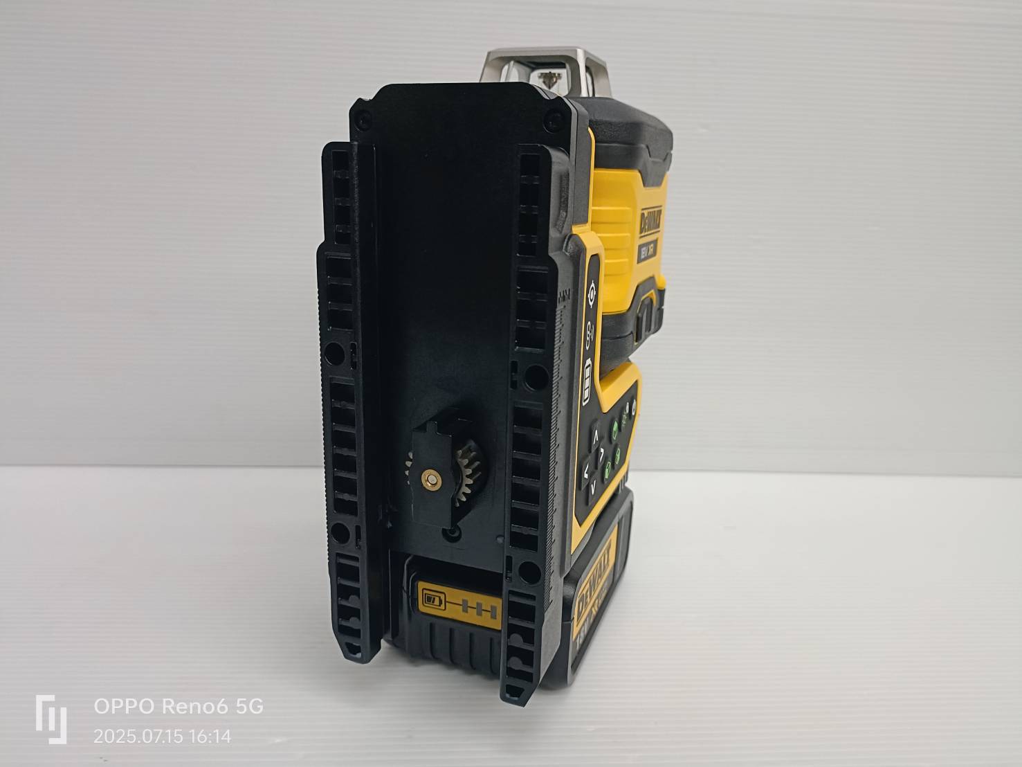 DEWALT รุ่น DCLE34035B-XJ เลเซอร์วัดระดับแบบ 3 เส้น 360 องศา 20V รุ่นรีโมทคอนโทรล
