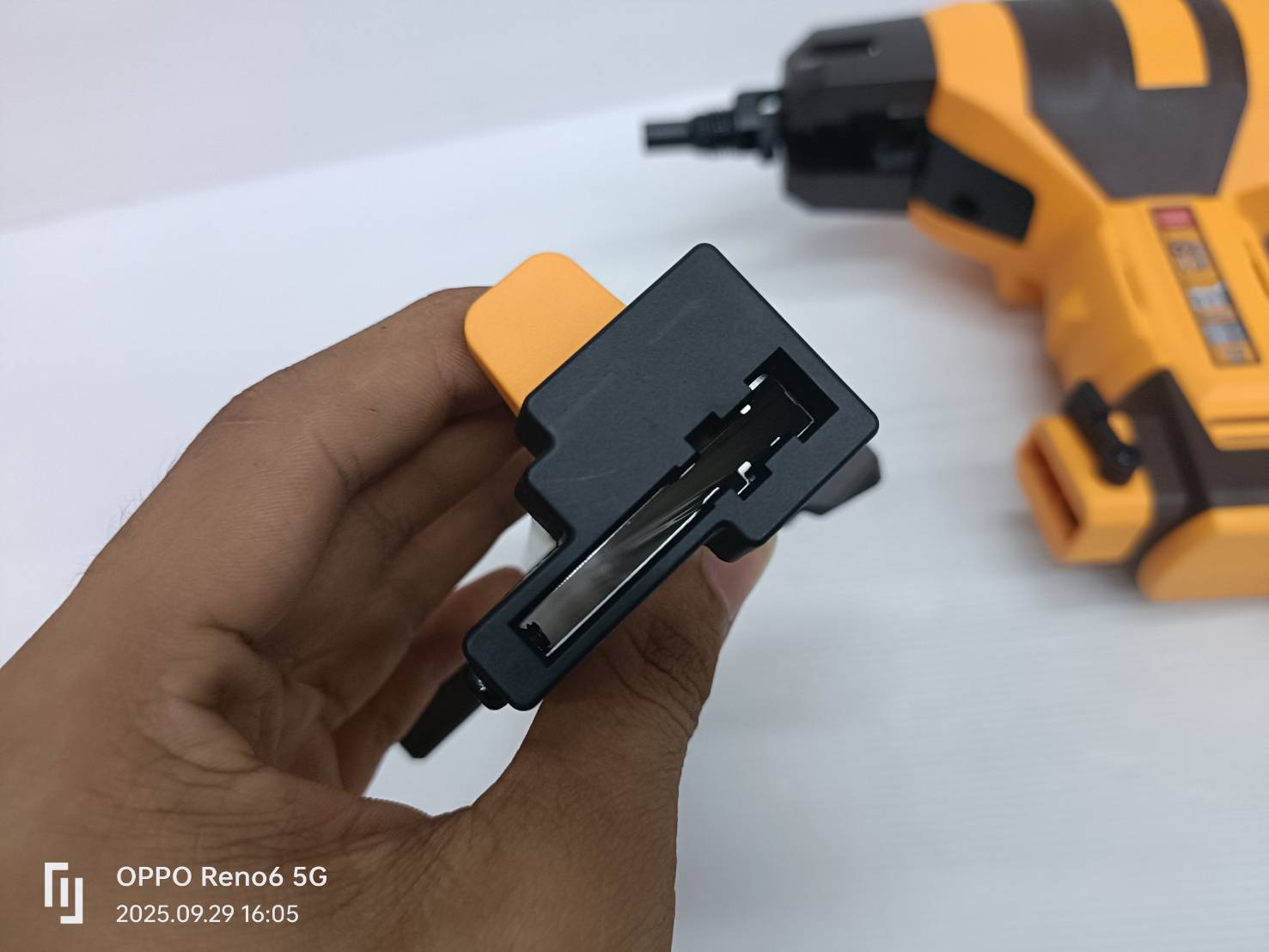 INGCO เครื่องยิงตะปูคอนกรีต40มม 20V CCNLI9005 (ตัวเปล่า)