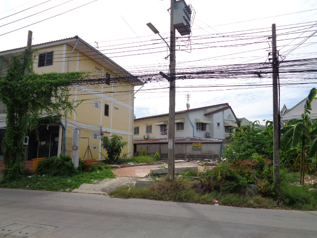 🚩H1068 ขายด่วน ที่ดินถมแล้ว 51 ตารางวา อยู่ซอยชุมชนจุรินทร์จัดสรร ถนนบางกรวย-ไทรน้อย บางบัวทอง เข้าซอยเพียง 100 เมตร หน้ากว้างติดถนน 12 เมตร ลึก 17 เมตร