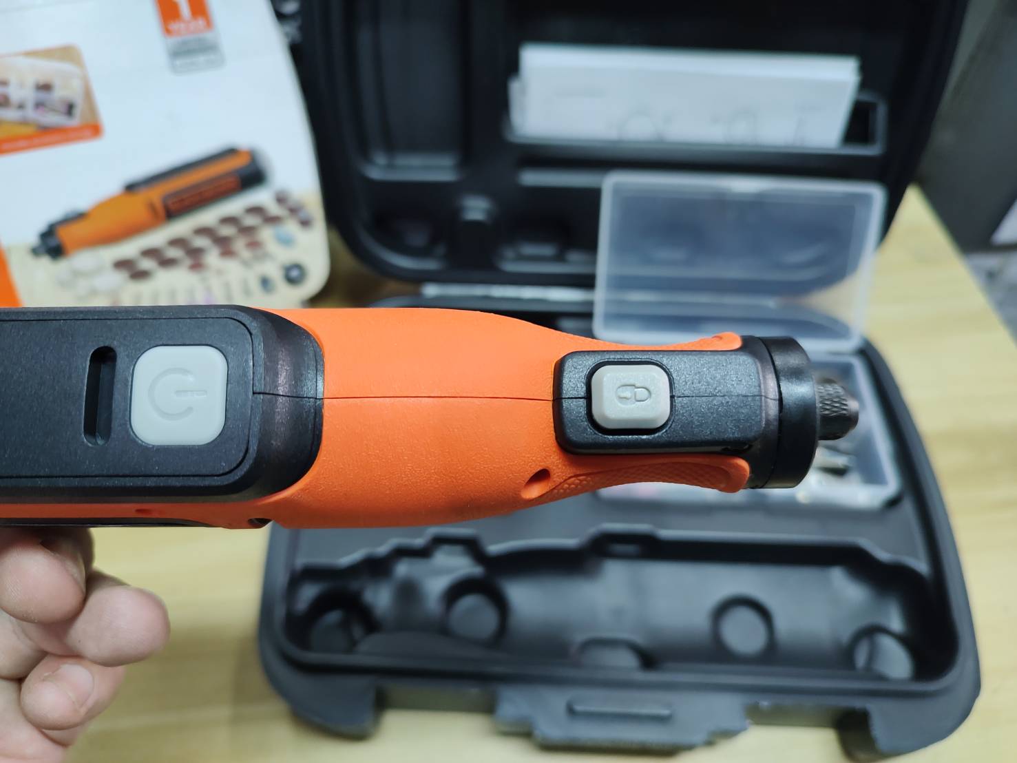 เจียรอเนกประสงค์8V พร้อมอุปกรณ์35ชิ้น BCRT8K35-B1 BLACK&DECKER