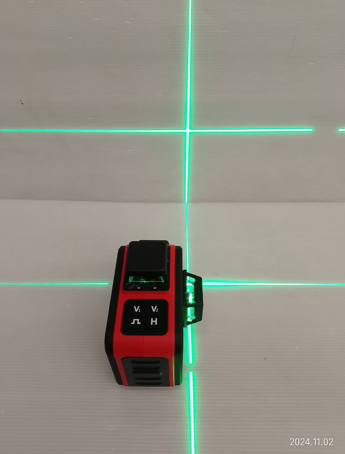 POLO เครื่องวัดระดับเลเซอร์แสงเขียว 12 เส้น รุ่น 7359 พร้อมขาตั้ง