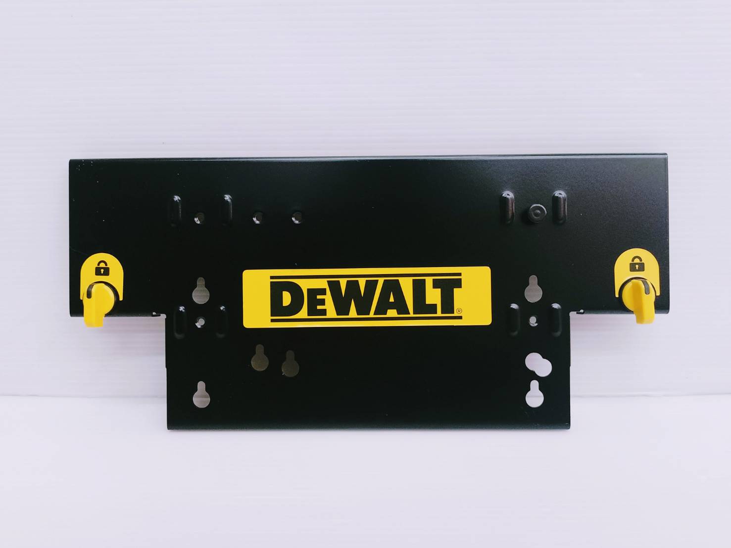 ที่แขวนแท่นชาร์จ DWST82821 DEWALT Battery Charger Rail Mount