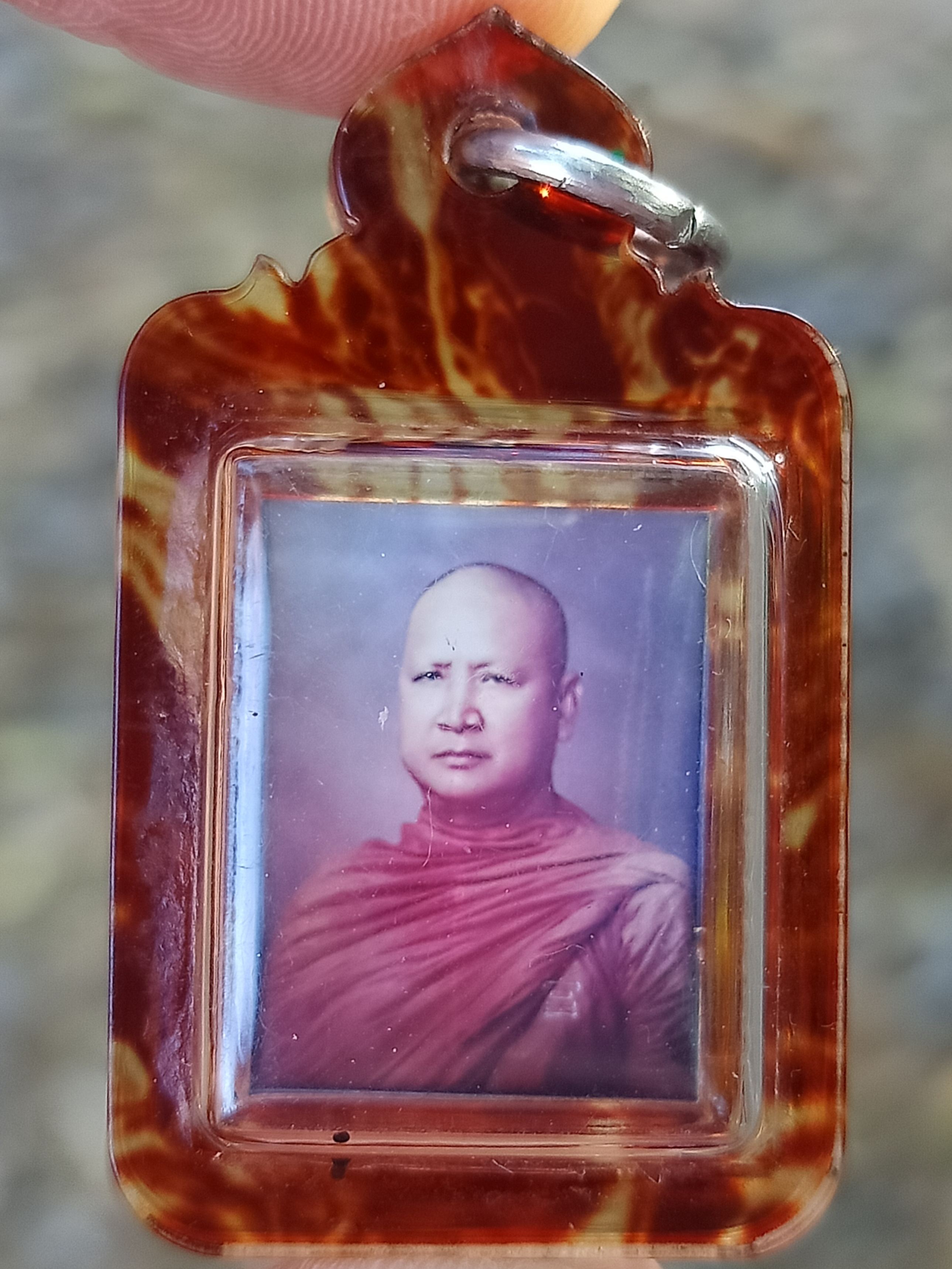ล๊อกเก็ตรูปถ่ายพระอาจารย์ชาญณรงค์ อภิชิโต บรรจุจีวร มวลสารเก่าที่ทันพระอาจารย์ ประสบการณ์ดีไม่แพ้รุ่นเก่า หายากแล้ว
