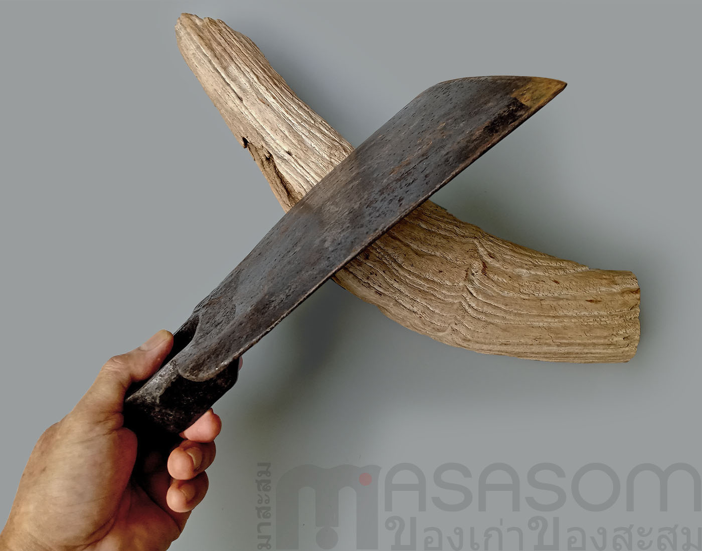 จอบเหล็กเก่าตราจระเข้