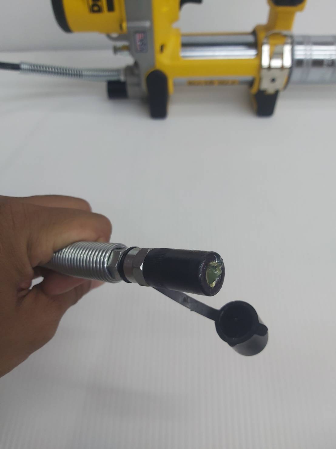 ปืนอัดจารบี20V DCGG571B DEWALT (ตัวเปล่า)