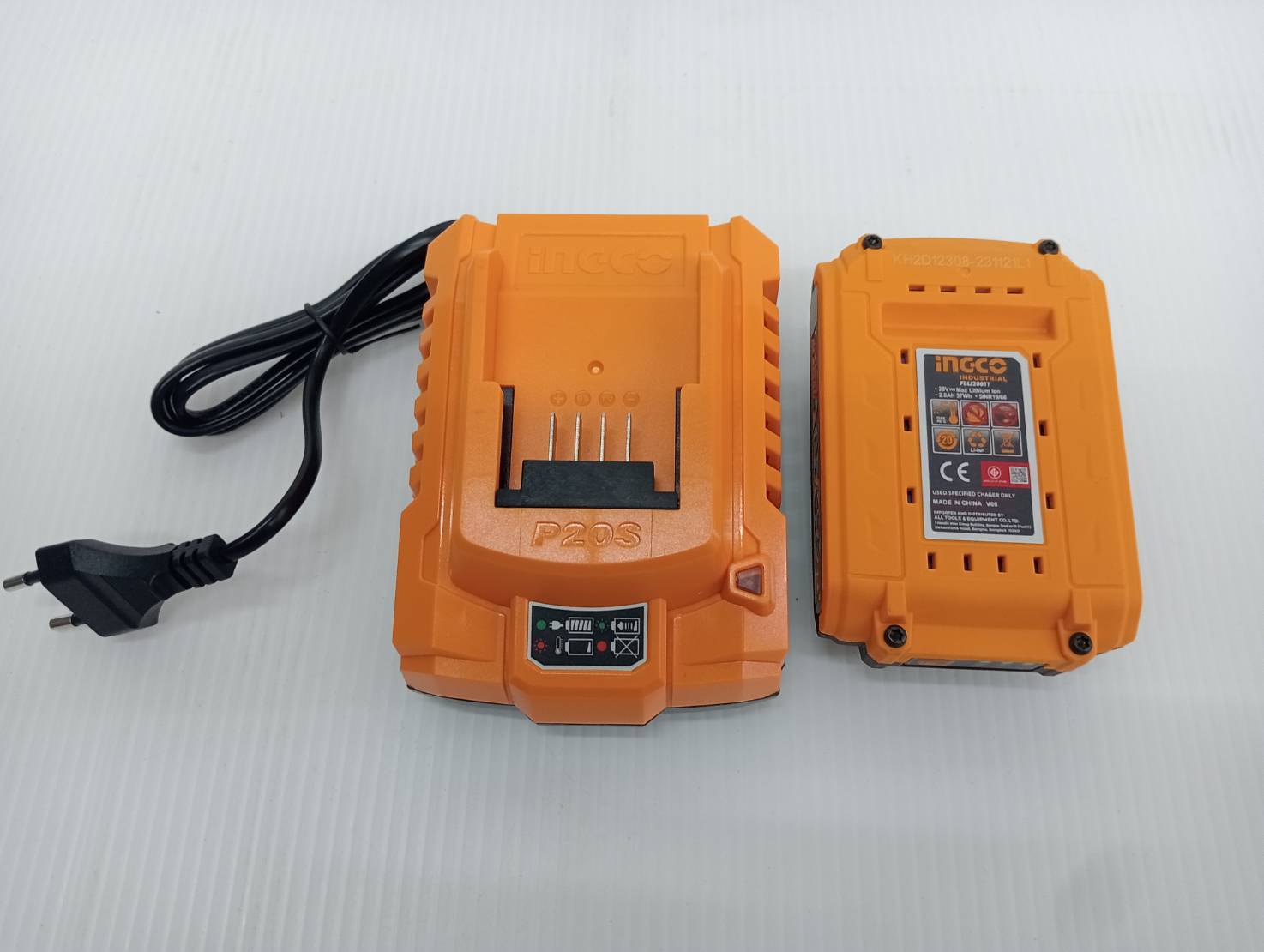 ขัดกระดาษทรายสี่เหลี่ยม CSHSLI20141 INGCO (ครบชุดพร้อมแบต)