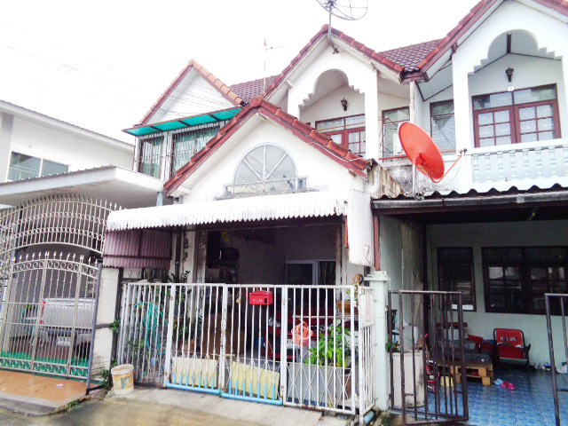 H1122 ขายทาวน์เฮ้าส์ 2ชั้น 16 ตร.วา หมู่บ้านราณี ซอยนวมิทร์ 135 แยก2-2 แขวงนวลจันทร์ เขตบึงกุ่ม 2นอน 2น้ำ ใกล้แม็กซ์แวลลู นวมิทร์