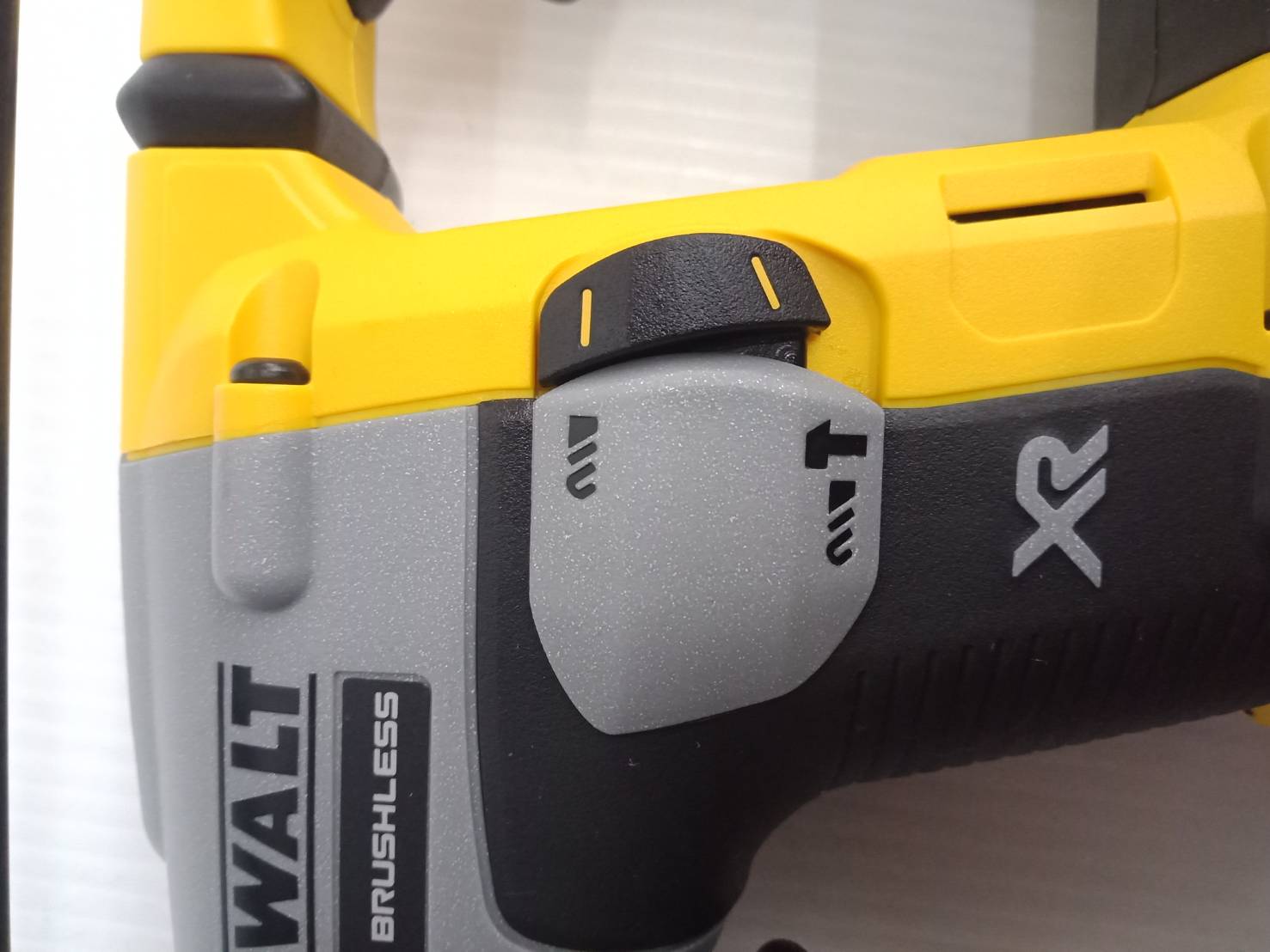 คอมโบ้ชุดสว่านไร้สาย20V (DCD800+DCH172) DCK2215P2T DEWALT