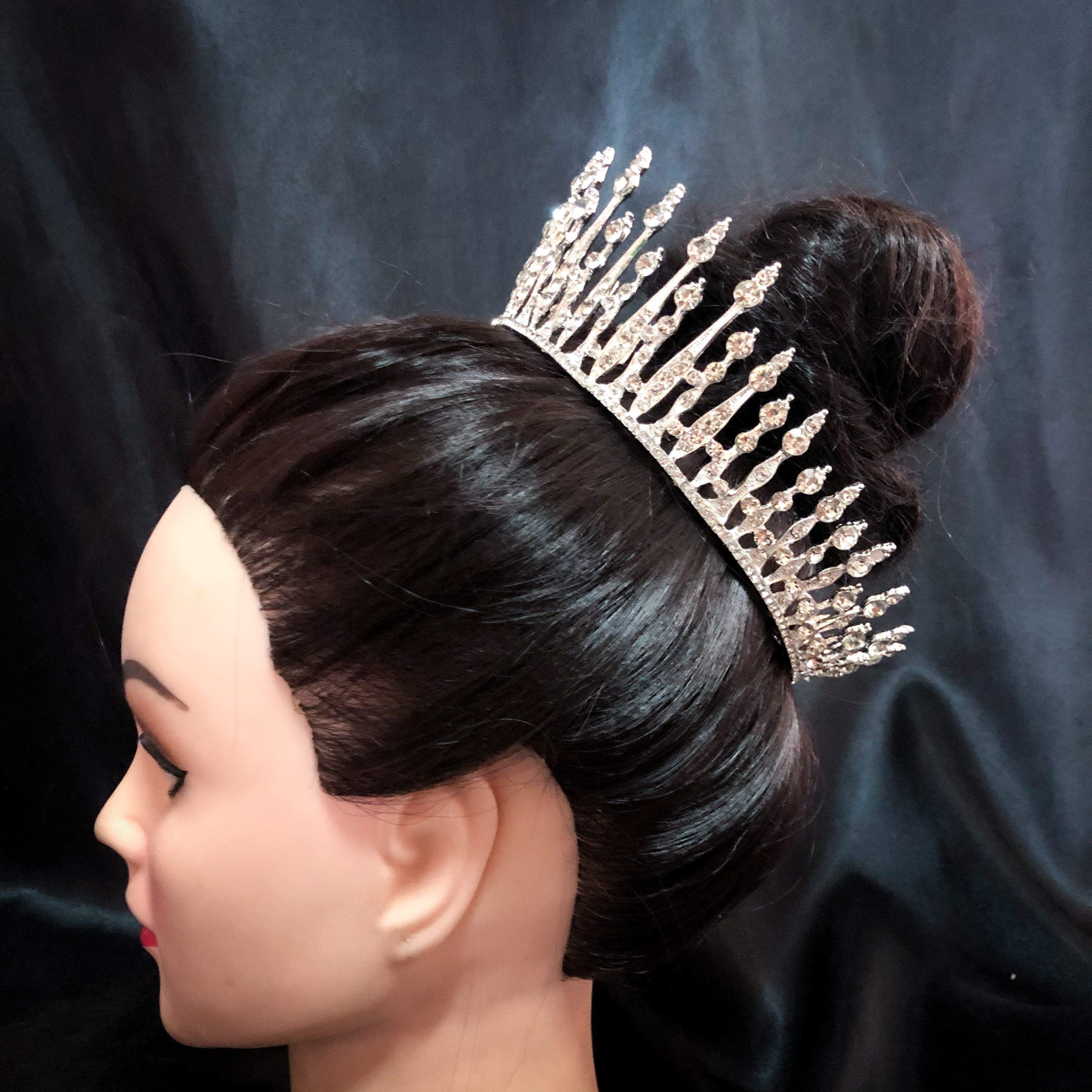 (พร้อมส่ง) มงกุฏ 072 มงกุฎนางงาม มงกุฎประกวด สีเงิน เพชรวาว งานสวย งานละเอียด