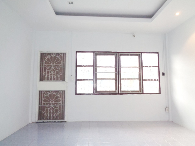 🚩 H1258 ขายทาวน์เฮ้าส์ รีโนเวทใหม่ทั้งหลัง หมู่บ้านจินดาทาวน์ ซอยคู้บอน 27 แยก 58 รามอินทรา ต่อเติมระเบียงหลังบ้าน ใกล้ตลาดสด ถนนหน้าบ้านกว้าง