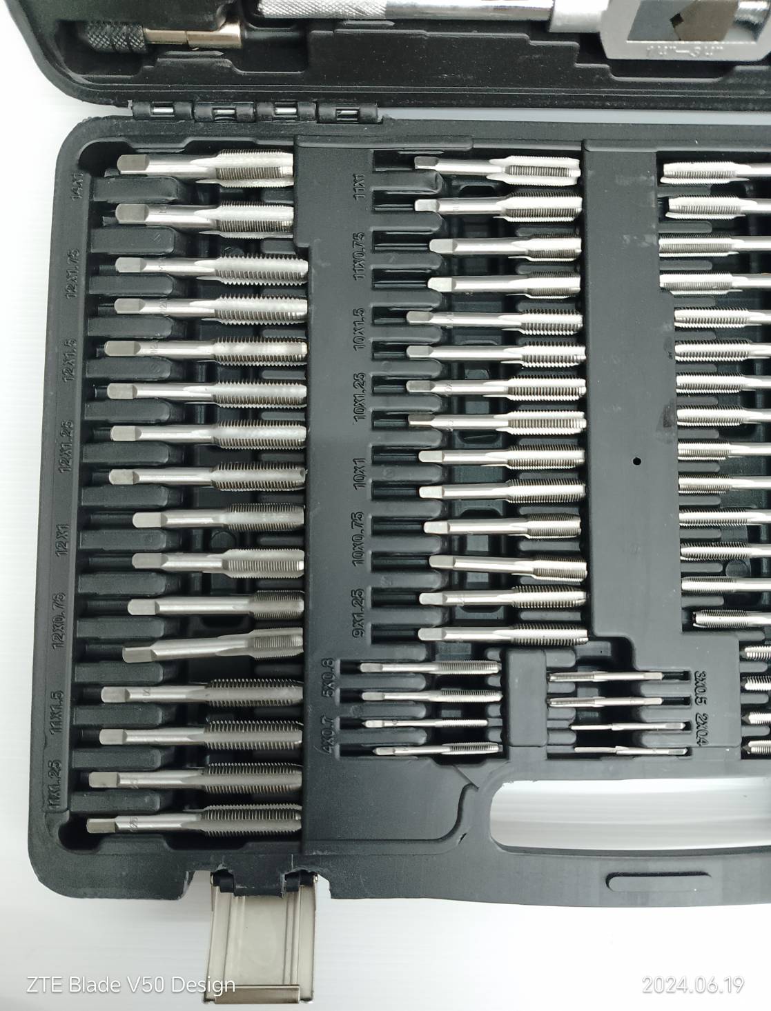 ชุดต๊าปเกลียว110ชิ้น KN-110A KONY (มิล)