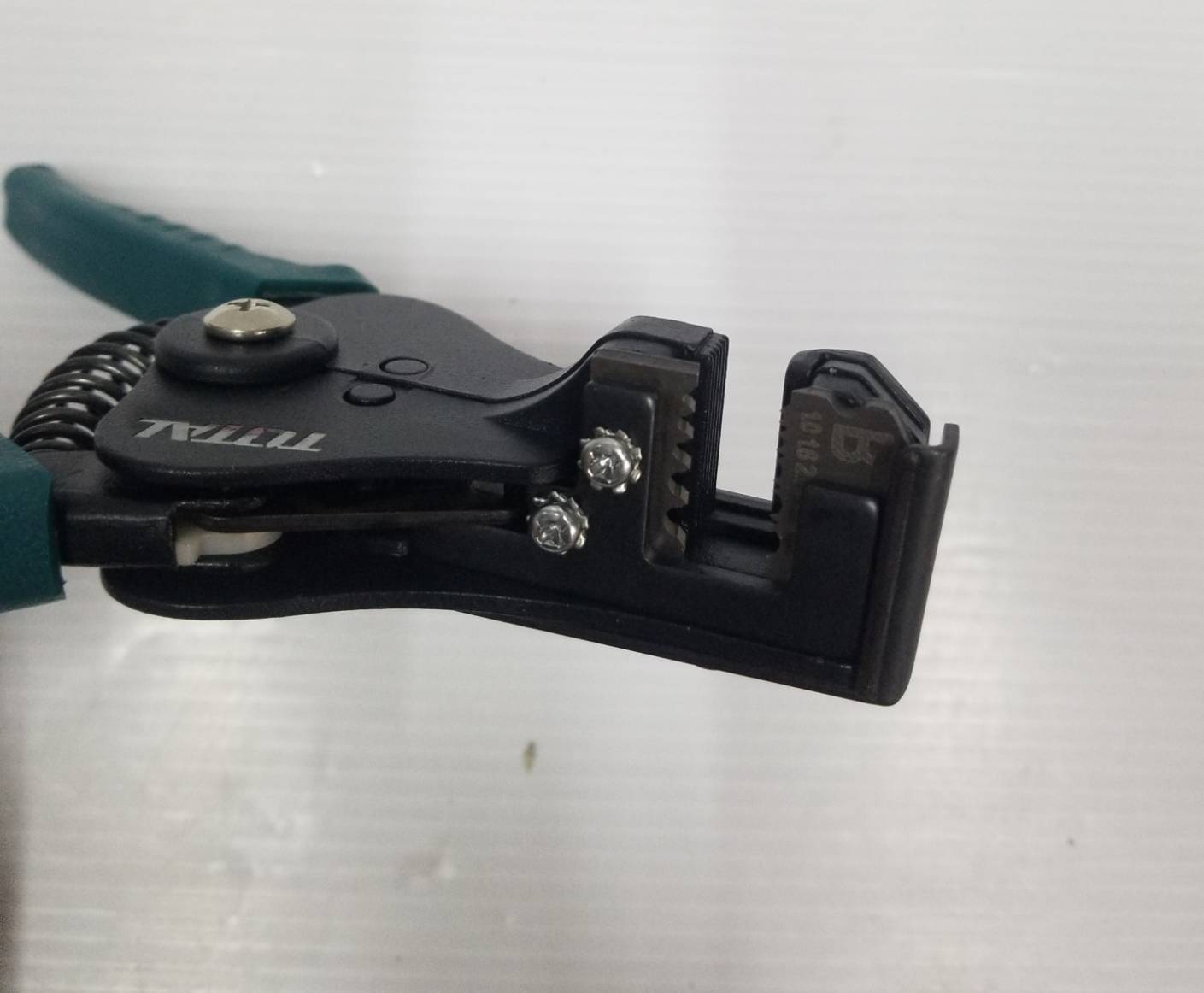 TOTAL คีมปอกสายไฟ THT1591 แบบสปริง ขนาด 7นิ้ว Wire Stripper คีม ช่างไฟ อุปกรณ์ช่าง