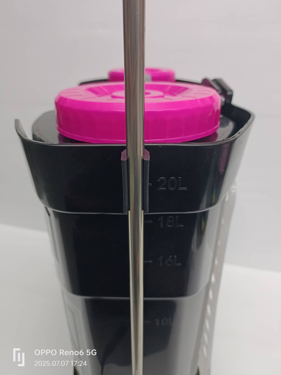 เครื่องพ่นยาแบตเตอรี่ 20ลิตร CPT-20LT CAPITAL