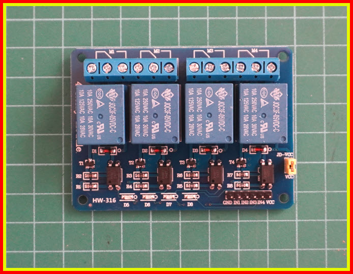 1x แผงวงจรรีเลย์ DC 5V ขนาด 4 ช่อง มีออปโต้ (Relay)