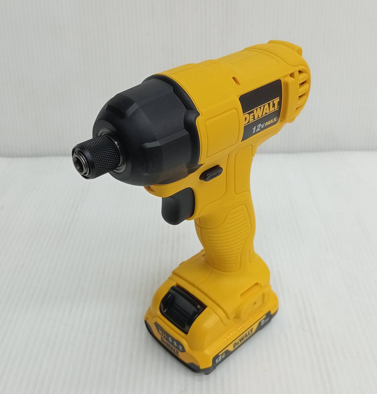 สว่านไร้สาย 12V ขนาด 6.35 มม. DCF805D2A-B1 DEWALT