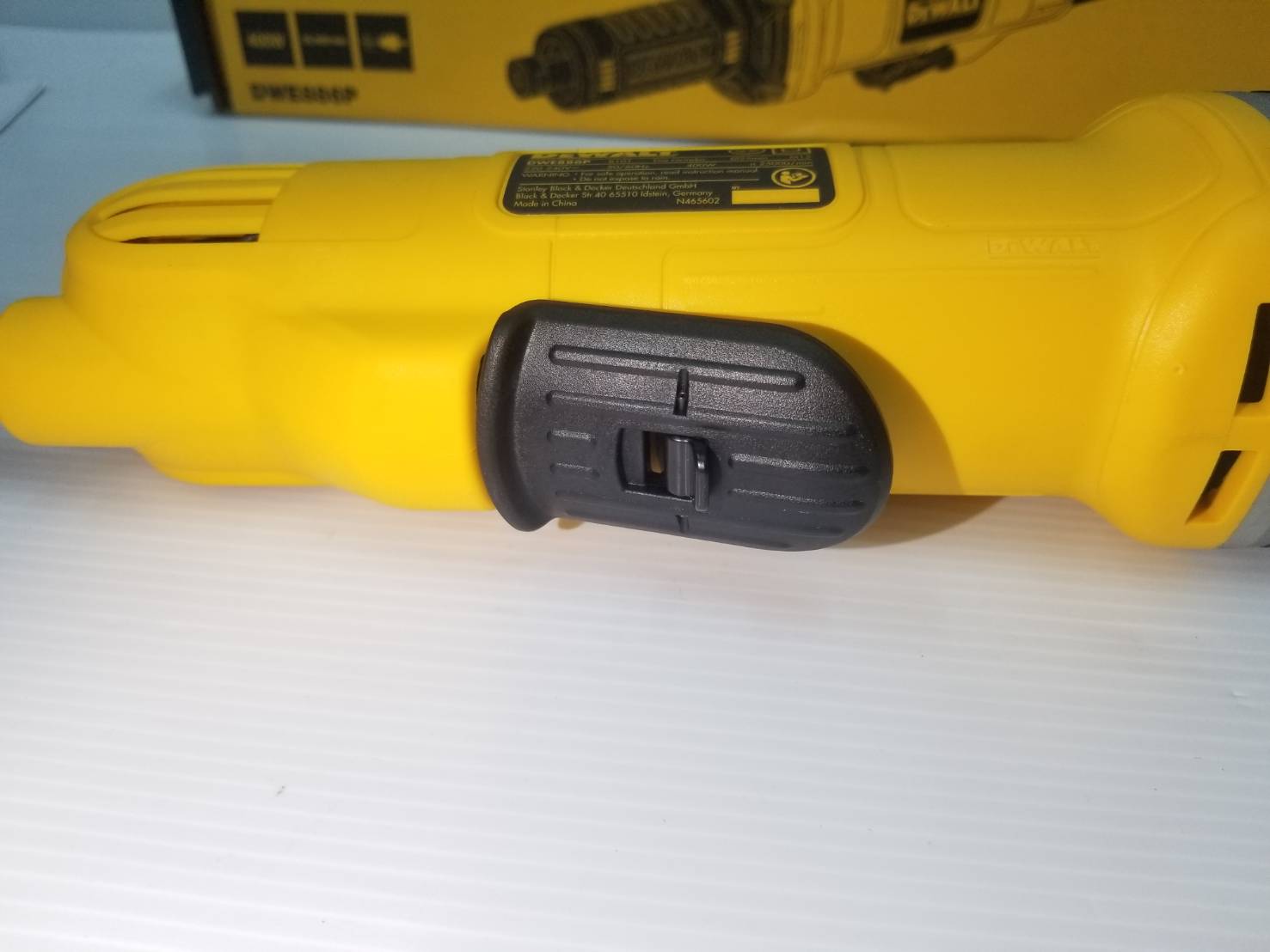 หินเจียรคอตรง DWE886P DEWALT