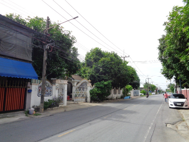 H1204 ขายบ้านเดี่ยว 102 ตารางวา ซอยบุญคุ้ม ลำลูกกาคลอง1 ติดถนนสาธารณะกว้าง 12 เมตร เหมาะพักอาศัยหรือทำธุกิจ