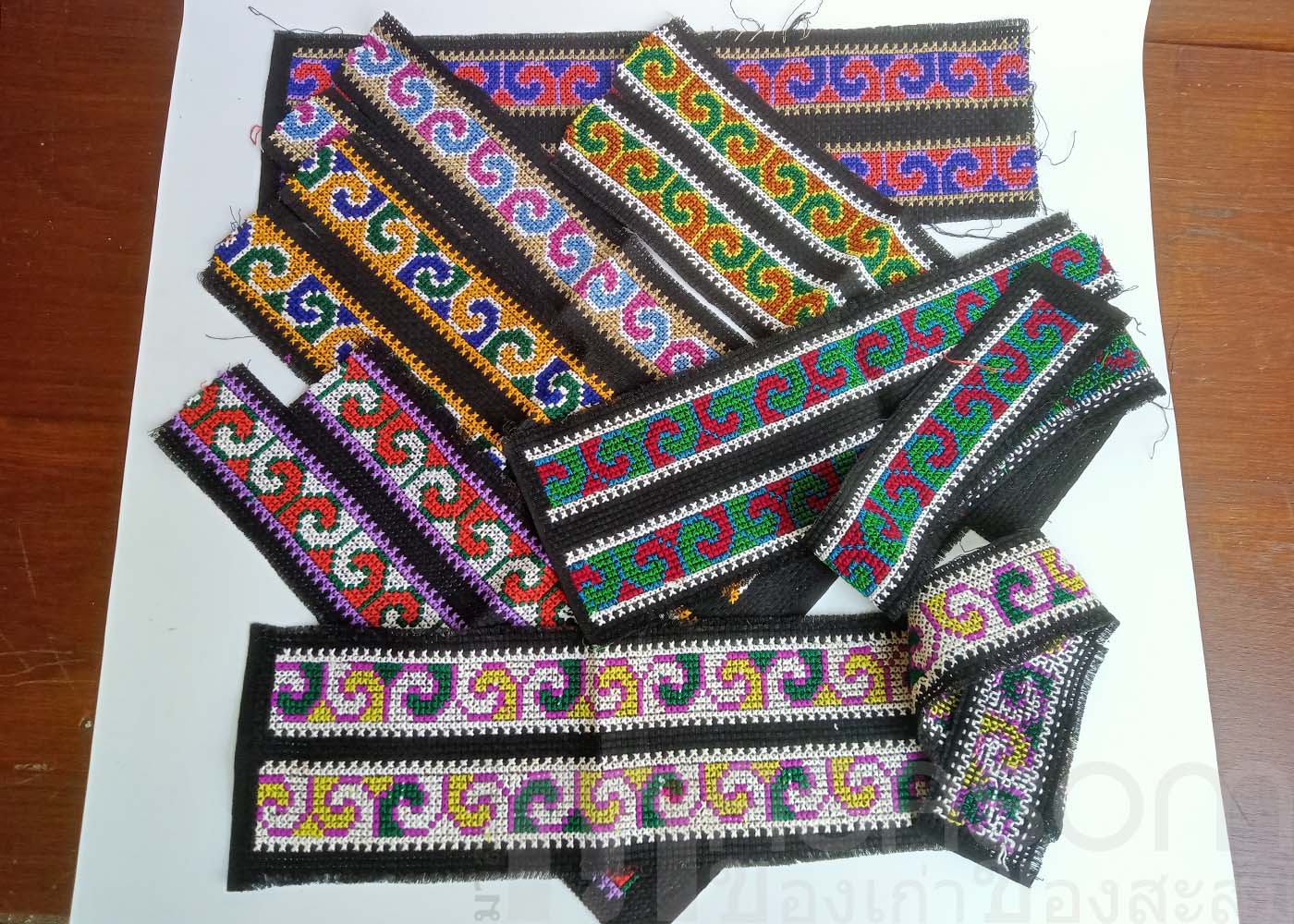 ผ้าปักครอสติชคละลาย