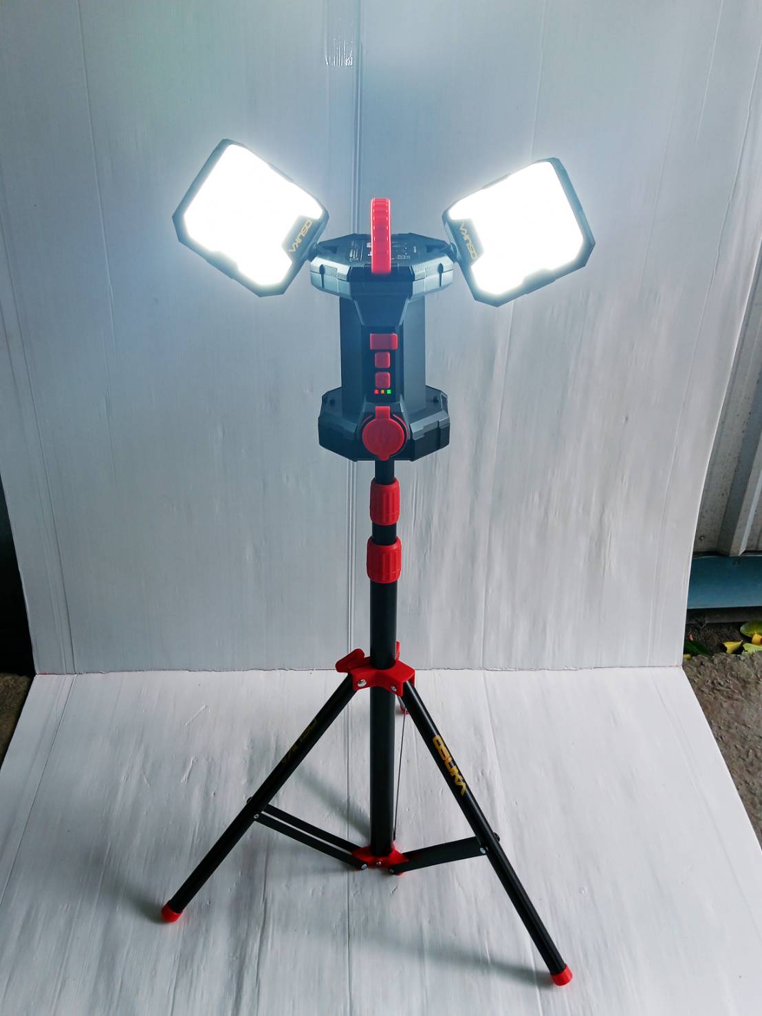 OSUKA ไฟส่องพื้นที่ 3 ขา LED 20V 2in1 OCL316-N (ตัวเปล่าพร้อมขาตั้ง)