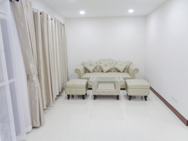 🚩H1215 ให้เช่า ทาวน์เฮ้าส์ 20 ตารางวา หมู่บ้านวรารักษ์ เลียบคลองสอง 27 รีโนเวทแล้ว พร้อมเฟอร์ฯใหม่ทั้งหลัง คลองสามวา กรุงเทพฯ