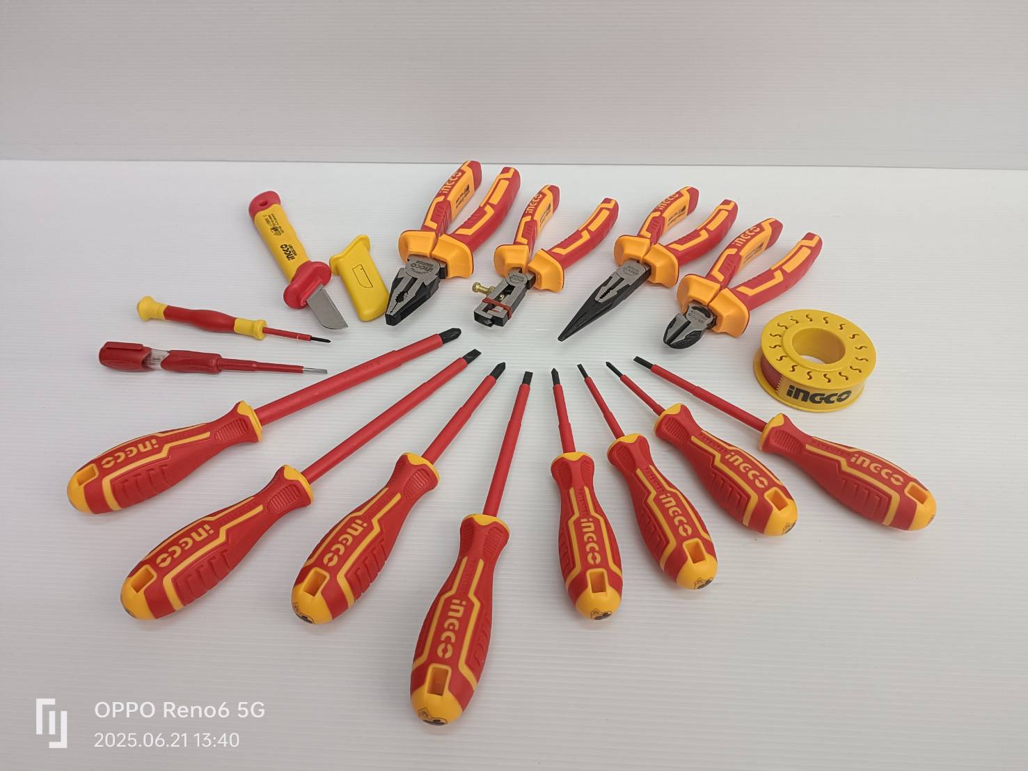 ชุดเครื่องมือช่าง 16 ตัวชุด หุ้มฉนวน กันไฟฟ้า 1000 โวลท์ (พร้อมกระเป๋า) HKITH1601 INGCO