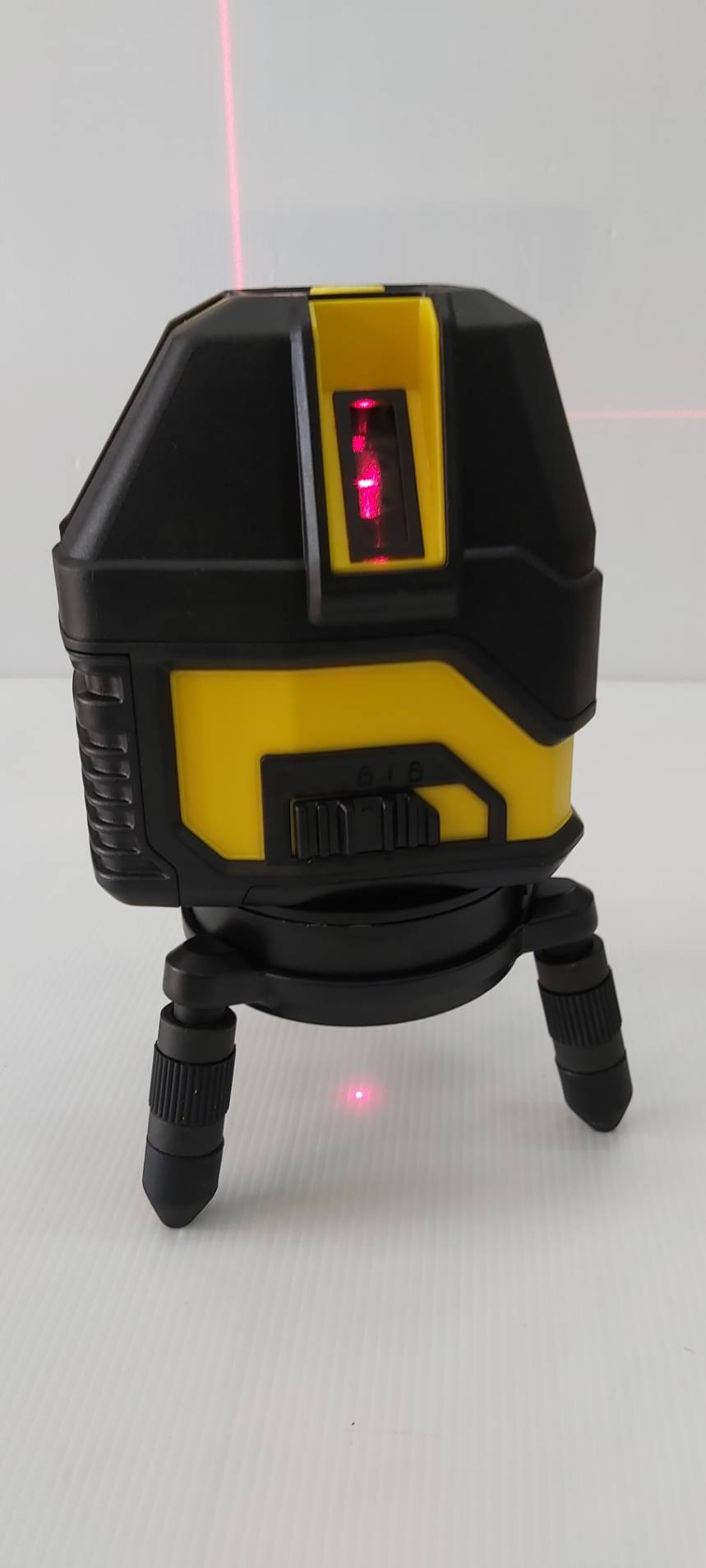 เลเซอร์ระดับ5เส้น แสงแดง STHT77513-8 STANLEY พร้อมขาตั้ง