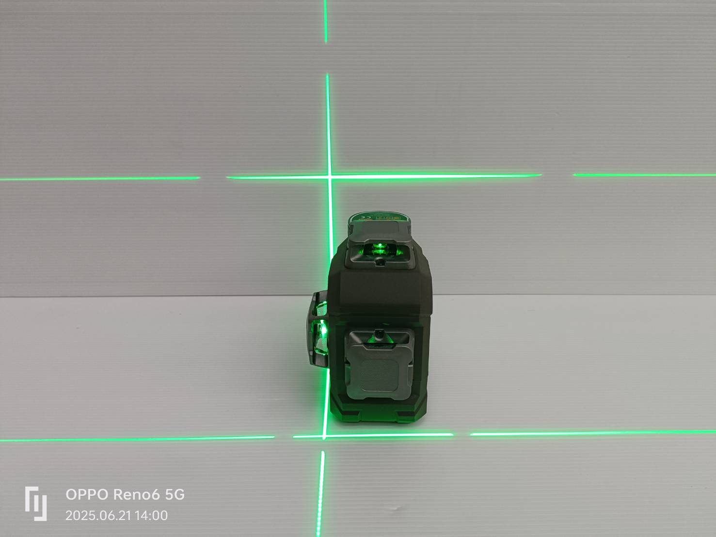 INGCO เลเซอร์ระดับ 12เส้น 16V แสงเขียว HLL301201