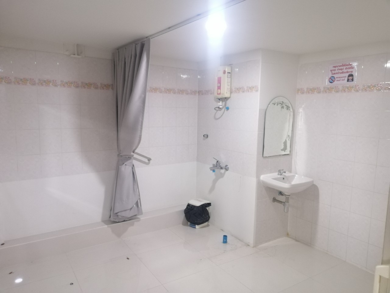 H1144 ให้เช่าอาคารพาณิชย์ 78 ตร.วา 5ชั้น ตกแต่งแล้ว อยู่ถนนบรมราชชนนี ตรงข้ามโลตัสปิ่นเกล้า ใกล้เซ็นทรัลปิ่นเกล้า เหมาะทำคลินิก สถานเสริมความงาม โชว์รูมสินค้า ออฟฟิศ มีที่จอดรถ 7-10คัน