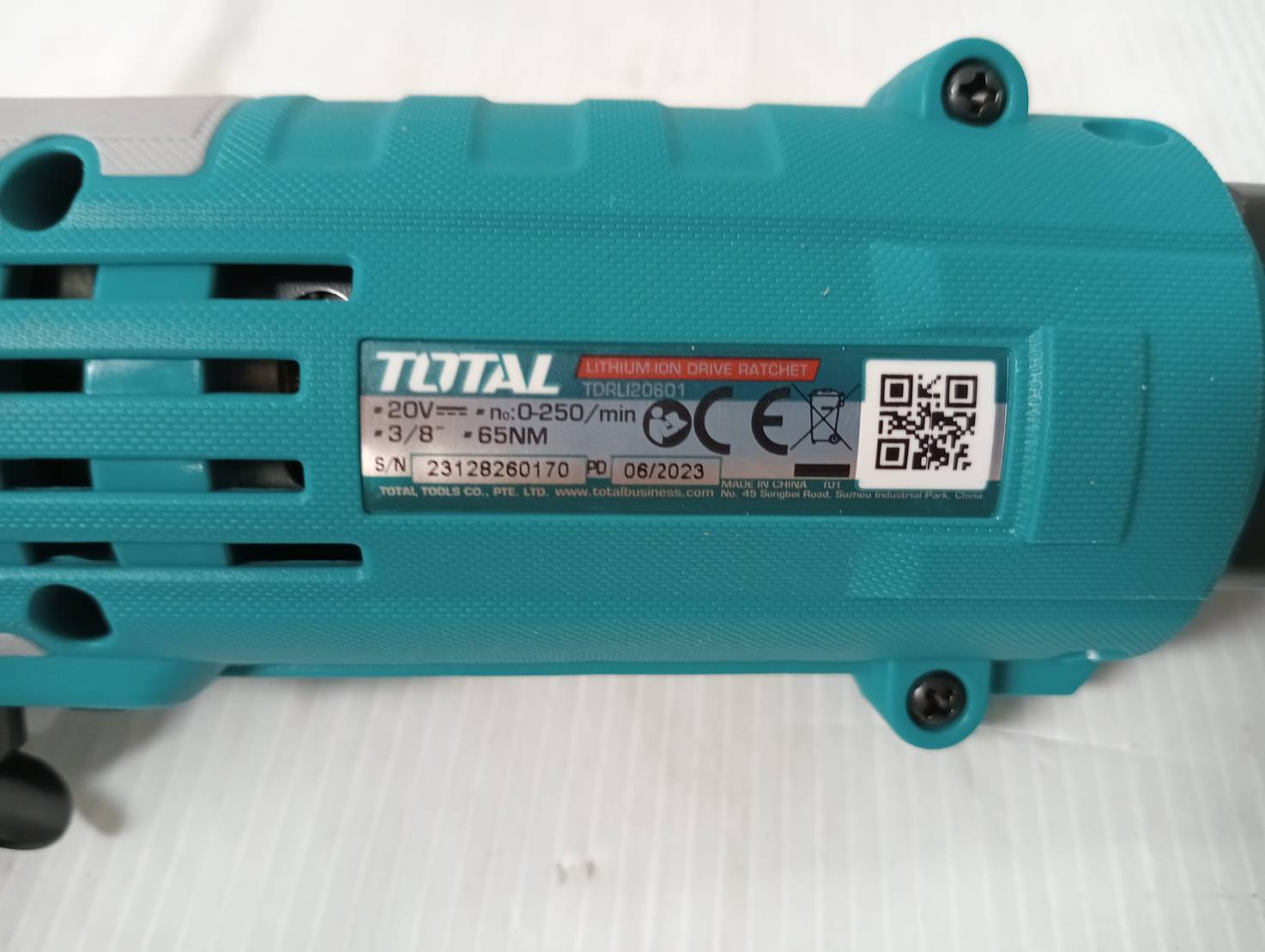 Total เครื่องยิงลูกบ๊อกซ์ + ด้ามฟรี ไร้สาย 20 โวลท์ + ชุดลูกบ๊อกซ์ (แบตเตอรี่ 2 ก้อน + แท่นชาร์จ)รุ่น TOSLI23043