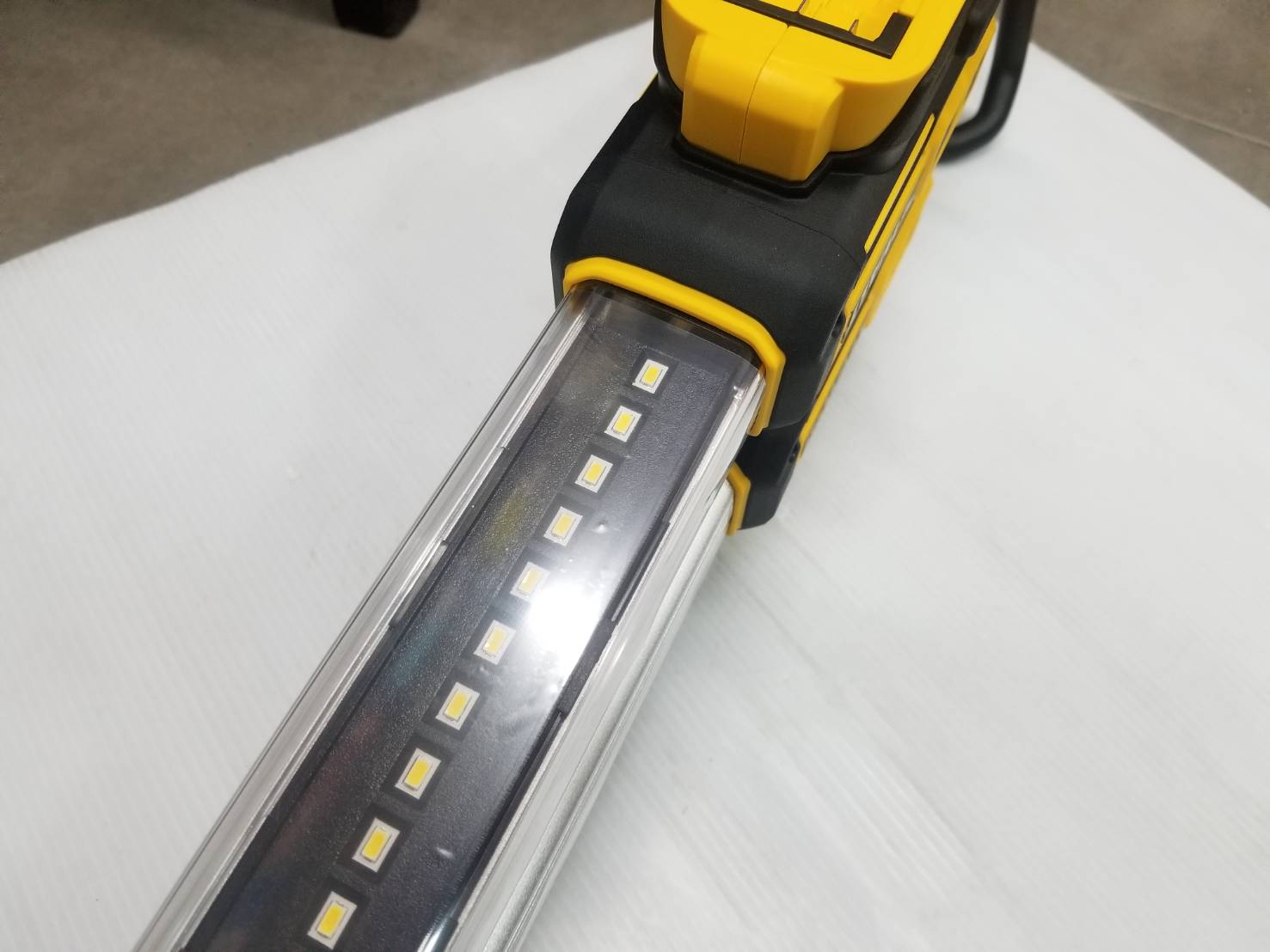 ไฟLED 12V-20V DCL045-XJ DEWALT