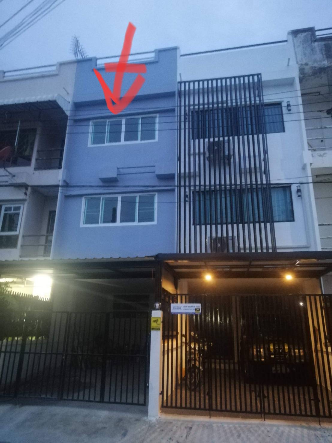 🚩H1143 ขายทาวเฮ้าส์ 3ชั้น ใกล้รถไฟฟ้าสายสีชมพู สถานีเมืองทองธานี ห่างถนนแจ้งวัฒนะเพียง1 กม. หรือเข้าออกถนนเลียบคลองประปาได้ ฟรีค่าโอน