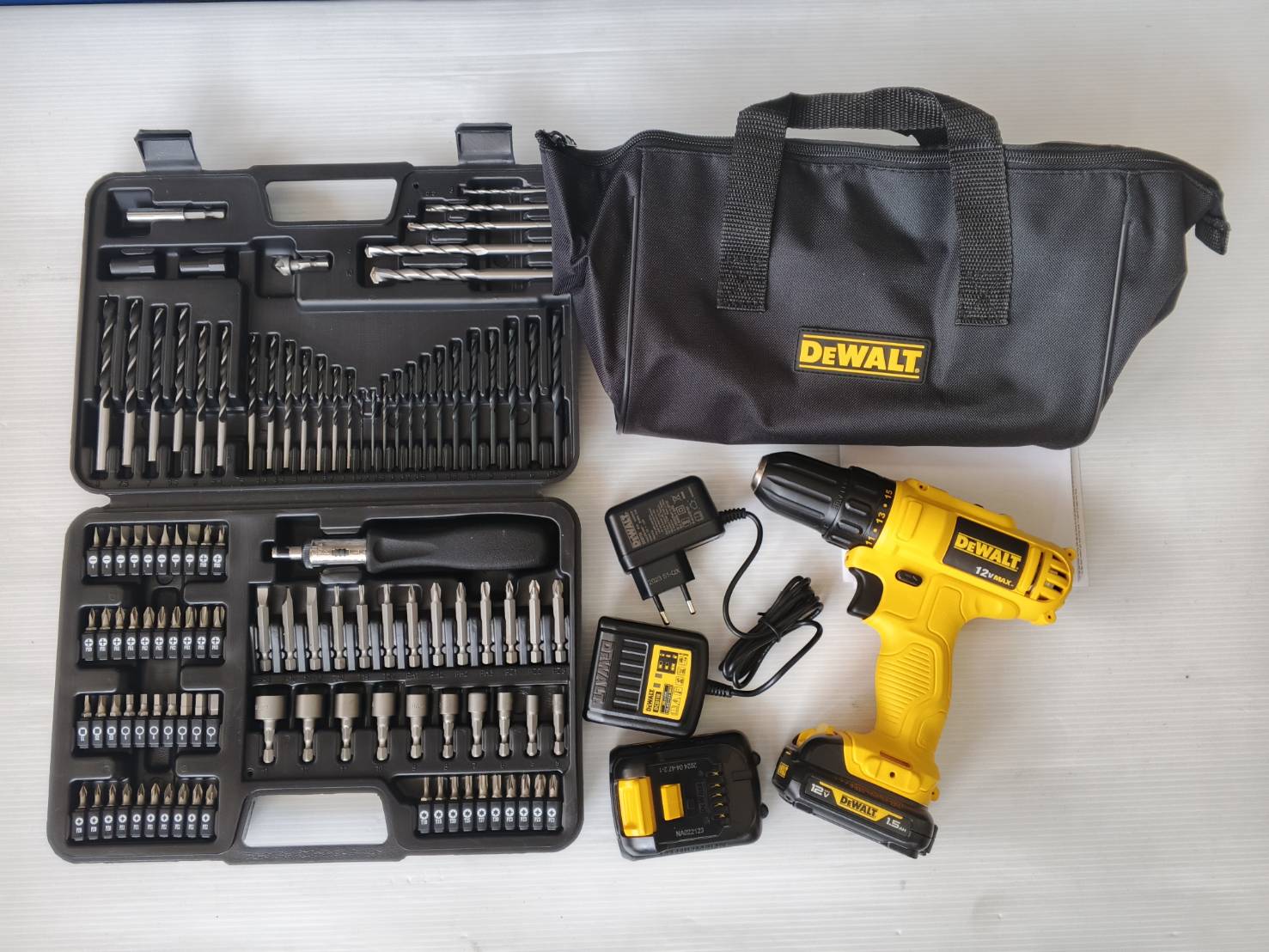DEWALT รุ่น DCD700S2A-B1 สว่านไขควงไร้สาย 12V + ชุดดอก 109 ชิ้น