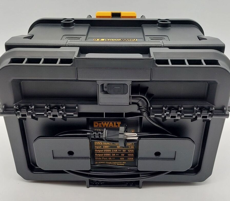DEWALT รุ่น DWST83471-QW ชุดกล่องเก็บและชาร์ตแบตเตอรี่ TOUGHSYSTEM 2.0