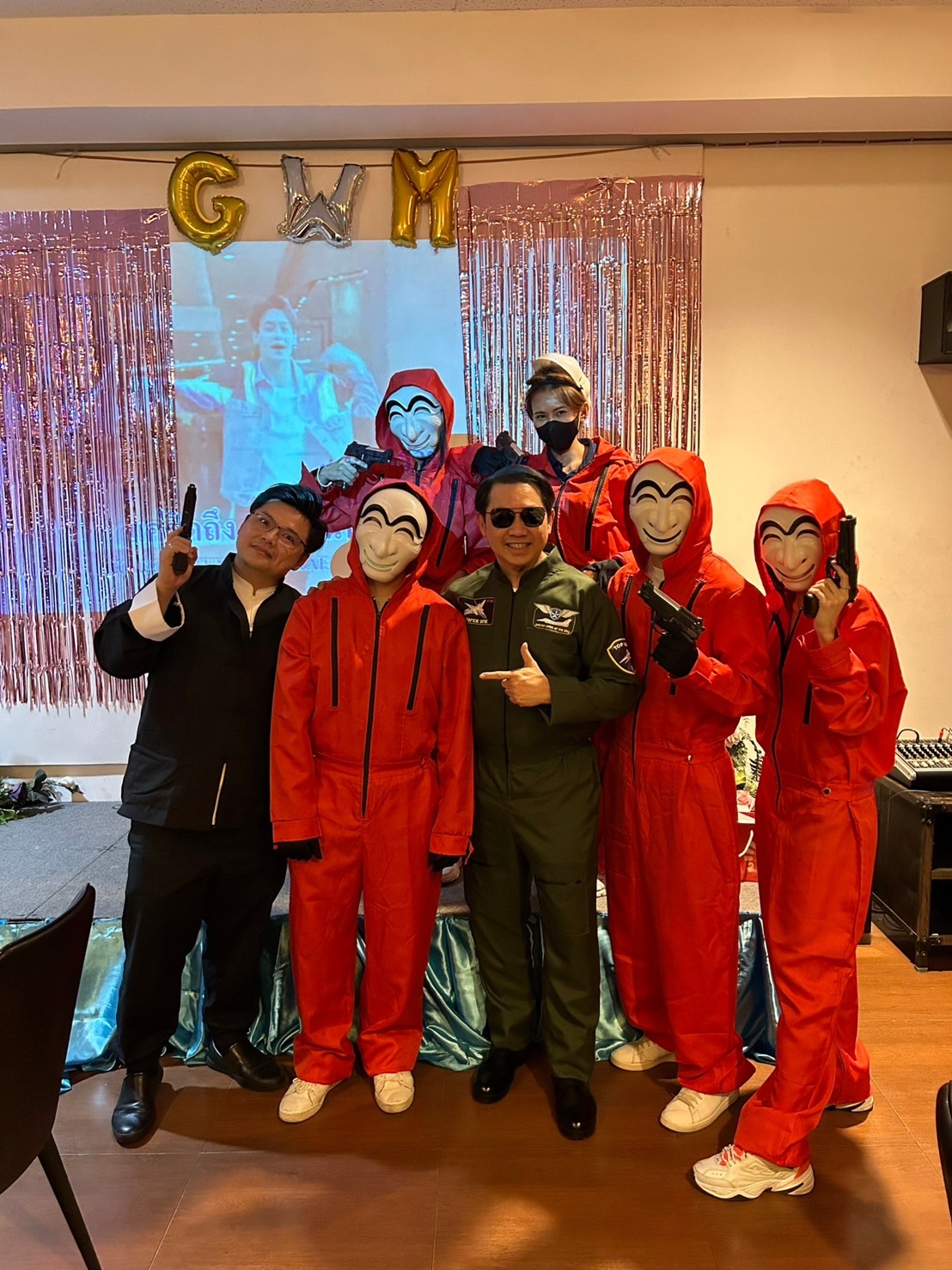 ชุดทรชนคนปล้นโลก / money heist / money heist korea