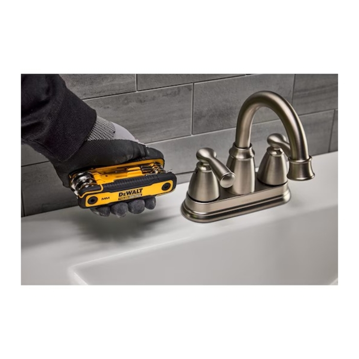 DEWALT ประแจหกเหลี่ยมพับได้แบบล็อกได้ รุ่น DWHT70267 TOUGH SERIES